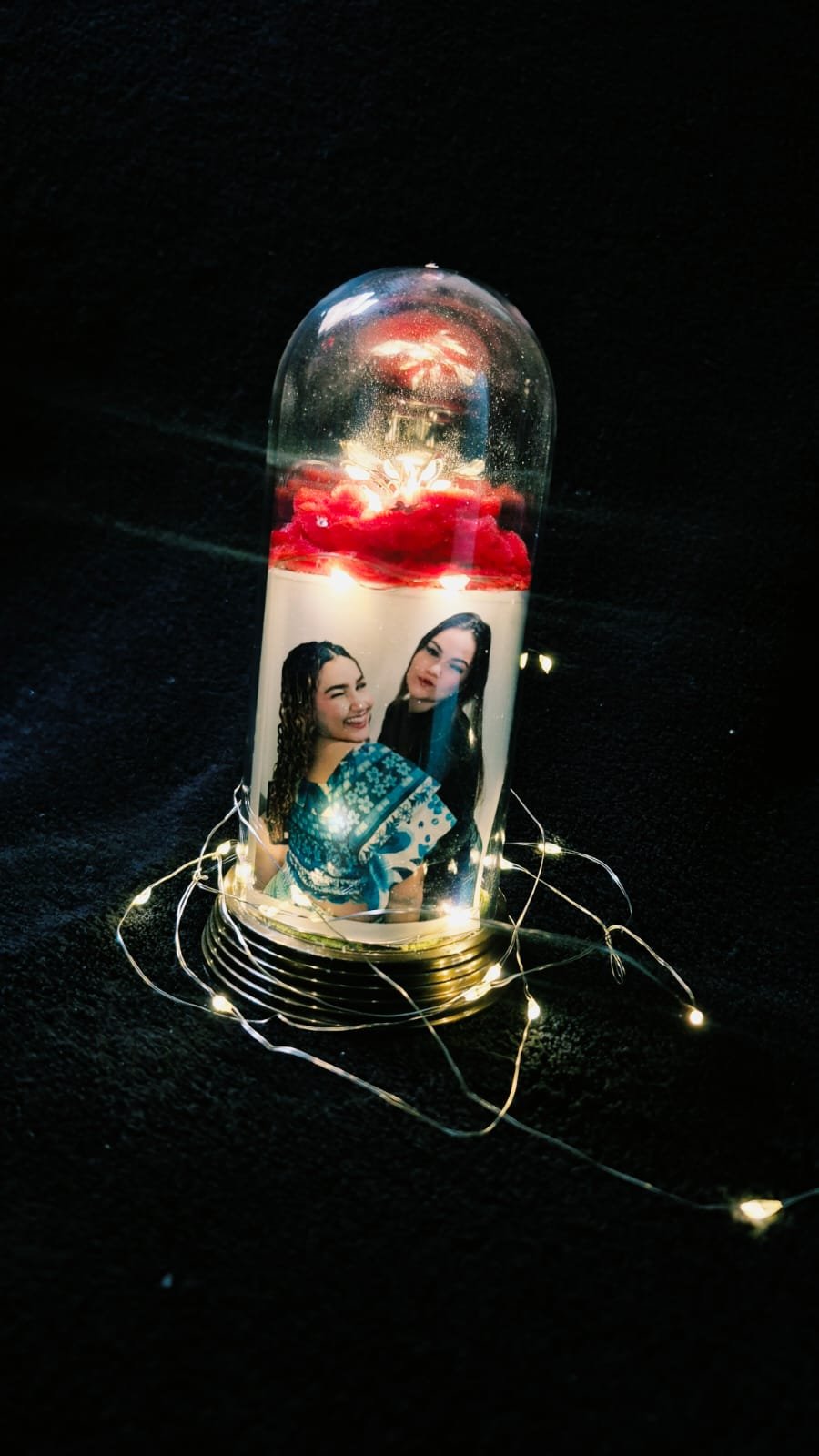 Cúpula artesanal personalizada com foto e flor decorativa