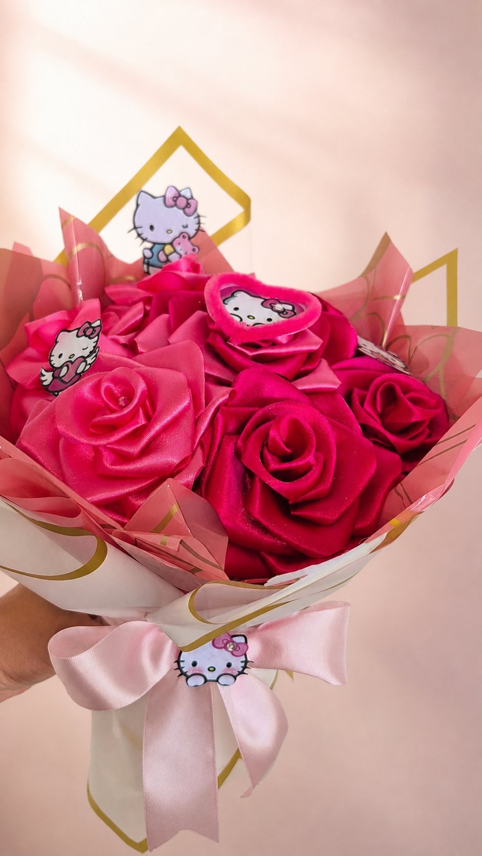 Buquê artesanal rosa com tema personalizado