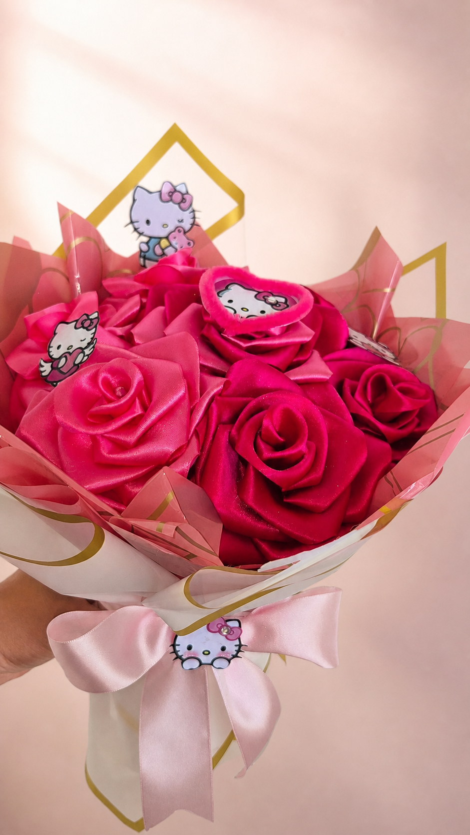 Buquê artesanal rosa com tema personalizado