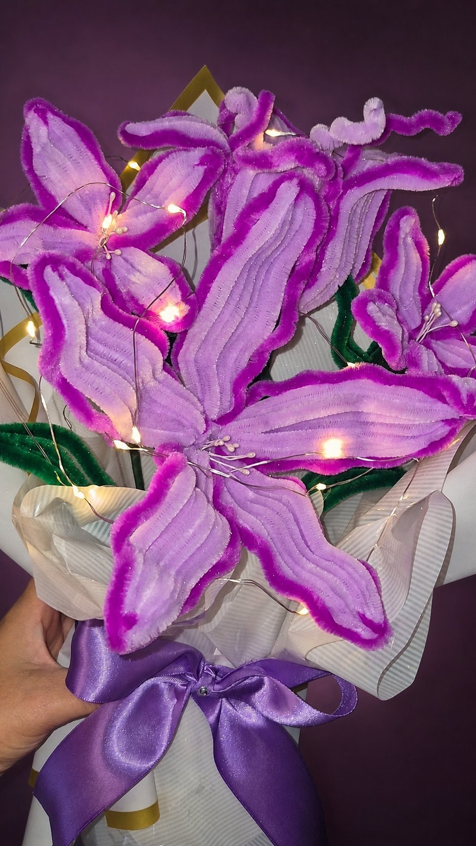 Buquê de lírios artesanais lilás com luzes